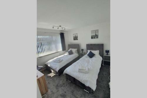 Entire House - Cheshire Oaks/Ellesmere Port