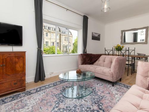 Pass the Keys Stylish 2 Bed central Bath Apartment with Parking