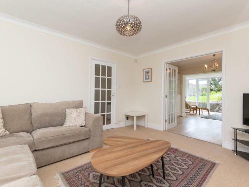 Pass the Keys Spacious 3 bed house with parking in Upper Weston, Bath, Somerset