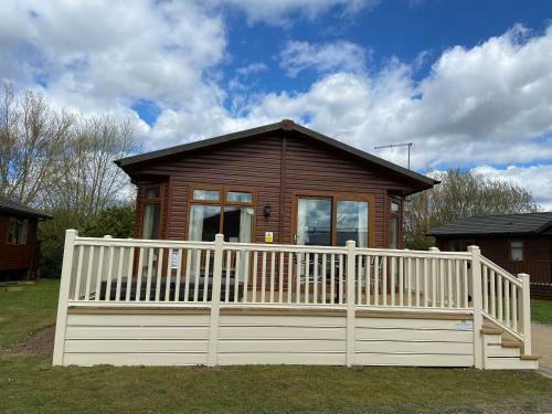 Daisy Lodge With Hot Tub In North Yorkshire