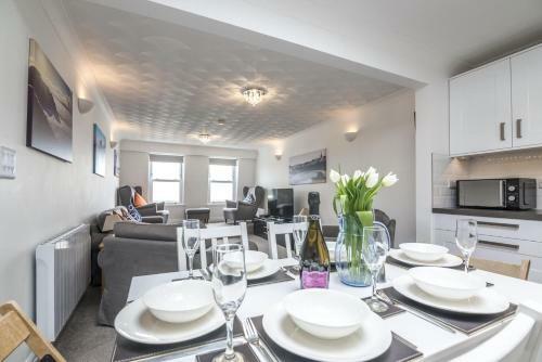 North Beach Heights - 3 Bedroom Penthouse - Tenby