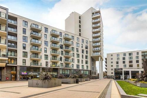 Woking Stylish and Modern 2 bedroom Apartment