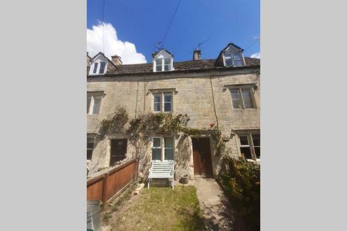 Charming 2 Bedroom Cotswold Stone Cottage