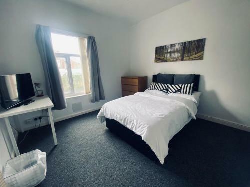 Large 4-Bed House Coventry City Centre, Coventry, Warwickshire