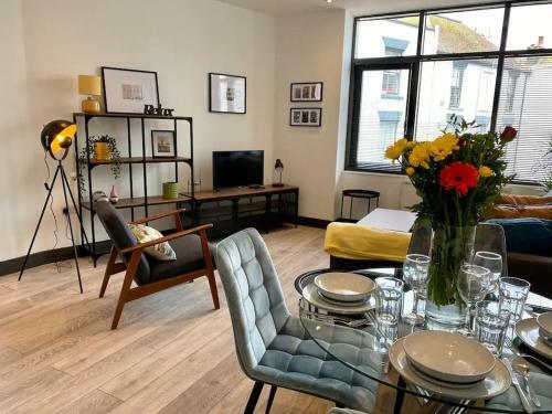 Contemporary & Centrally Located Seaside Apt, Canterbury, Kent