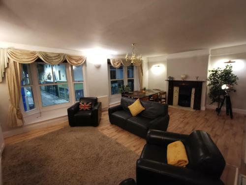 Huge 6-Bed Apartment in Darlington Centre