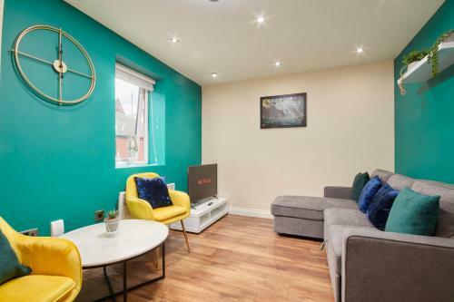 The Emerald Gem of Leeds - Sleeps 6 - Parking, Leeds, West Yorkshire