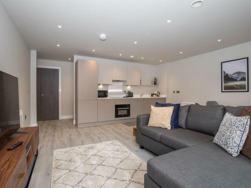 Pass the Keys Superb Central 4 Sleeper Apartment with Parking