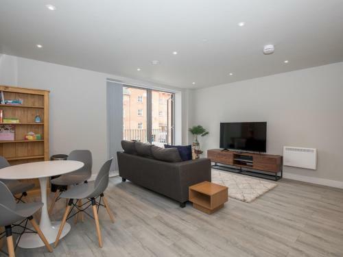 Pass the Keys Superb Central 4 Sleeper Apartment with Parking