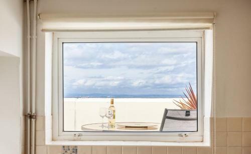 NEW Seaspray Cottage overlooking the sea