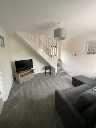 Newly Refurbished Beautiful Location 1 Bedroom Residential House sleeps 4