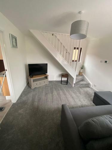 Newly Refurbished Beautiful Location 1 Bedroom Residential House sleeps 4