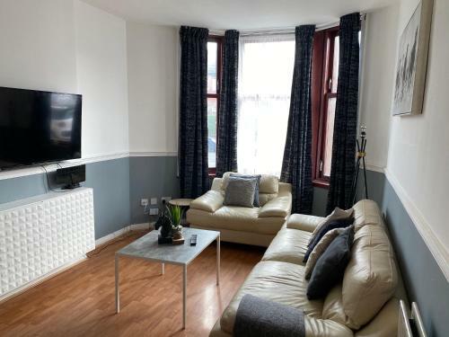 Spacious Flat in Scotstoun West End