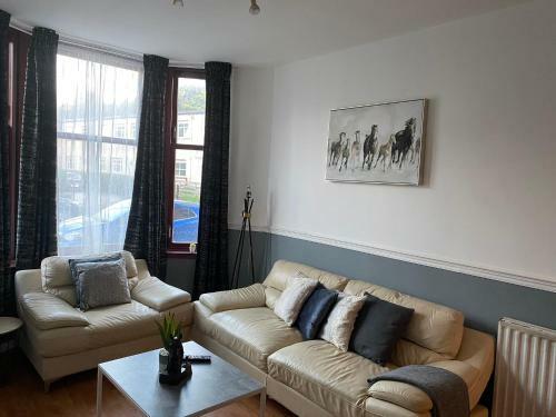 Spacious Flat in Scotstoun West End