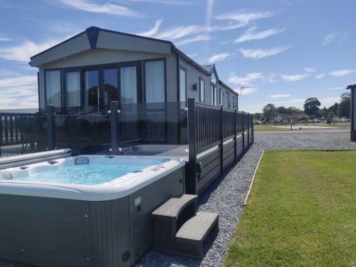 Langton 24 Luxury Lodge with Hot Tub by St Andrews