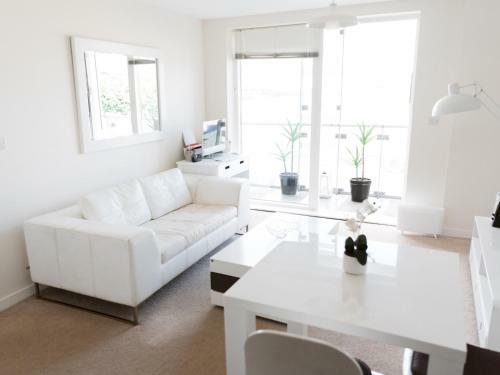 Pass the Keys Bright, Modern 1bedroom Apartment Glasgow Harbour