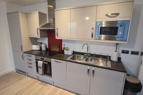 Cosy, modern apartment near Gloucester and M5