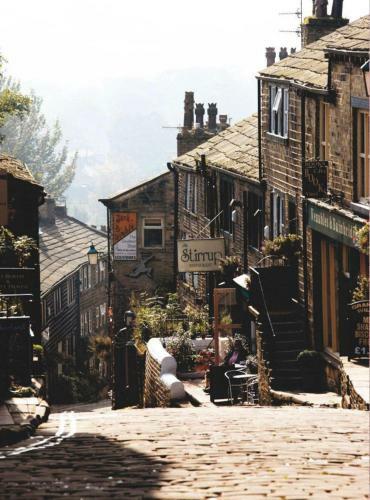 Cosy quirky 3 Bed Cottage in Haworth