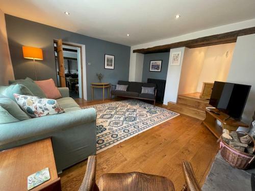 Pass the Keys Cosy & Stylish 2Bedroom cottage next to Cowbridge