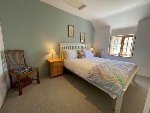 Pass the Keys Cosy & Stylish 2Bedroom cottage next to Cowbridge