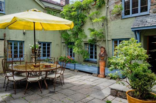 The Meeting House – Atmospheric 16th-century townhouse