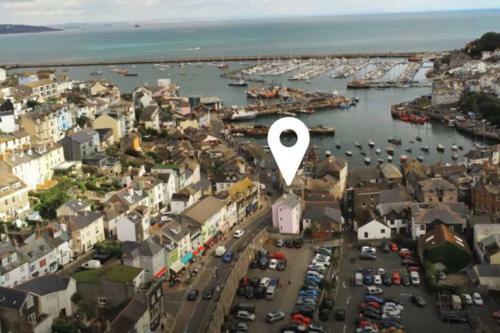 2 bed flat in the heart of Brixham with complimentary parking permit, Brixham, Devon