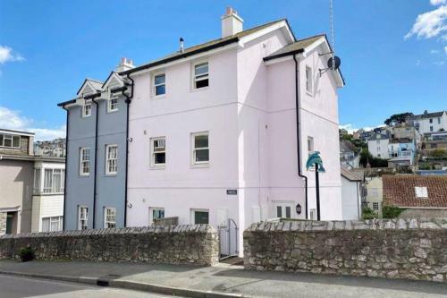 2 bed flat in the heart of Brixham with complimentary parking permit