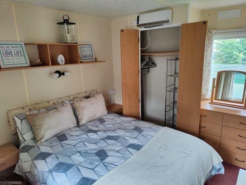 2-Bed Caravan at Billing Aquadrome Northampton