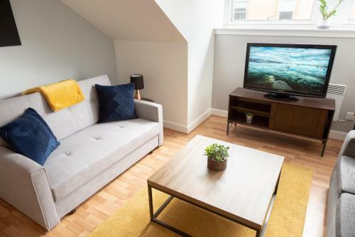 Modern Merchant City Apartment by George Square