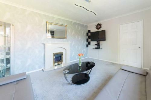 Comfortable House Knaresborough with 2 Parking Spaces & Garden, Knaresborough, North Yorkshire