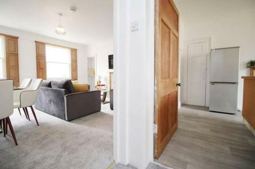 Spacious Georgian Apartment 5 mins from Bath Abbey