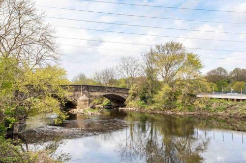 Characterful Mill Apartment with Free Parking