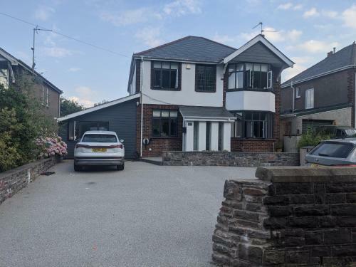 Beautiful Large 4-Bed House close to Celtic Manor, Newport, Monmouthshire