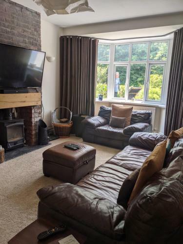 Beautiful Large 4-Bed House close to Celtic Manor