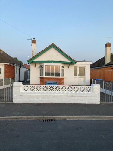 Beachcomber Seafront Pet Friendly Cottage