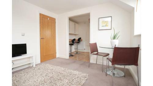 Pass the Keys Lovely Oxford 2 Bed Apartment with Free Parking and Garden