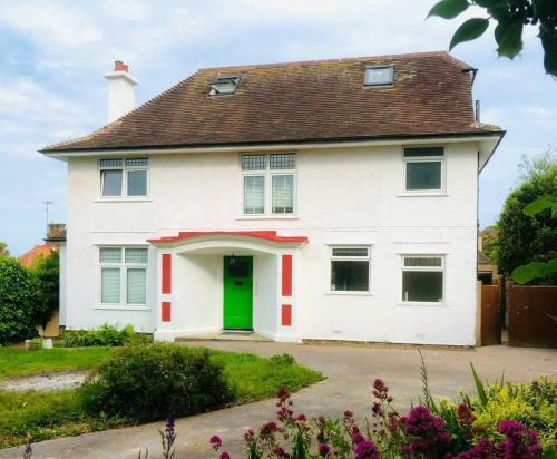 Inviting 5-Bed House in Eastbourne, Eastbourne, East Sussex