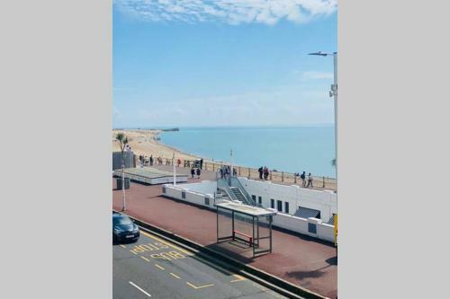 Sea Front White Rock Apartment, Hastings, East Sussex