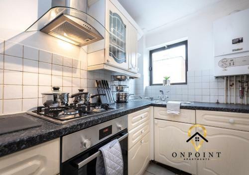 ✰OnPoint -Convenient 2 Bedroom Apt With Parking!✰