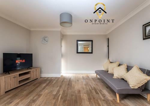 ✰OnPoint -Convenient 2 Bedroom Apt With Parking!✰