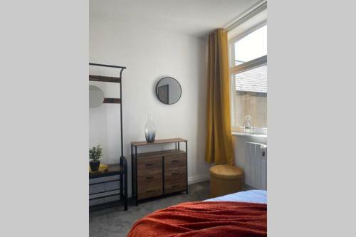 Modern Funky Cardiff Apartment with Free Parking!