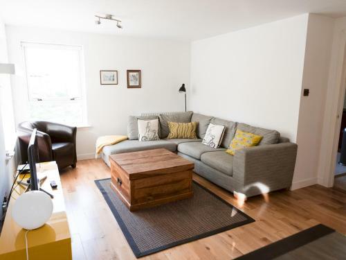 Pass the Keys Lovely, Bright 3 Bedroom Flat in Glasgow Southside, Glasgow, South Lanarkshire