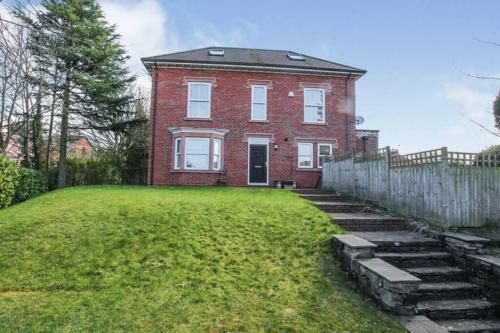 Coniston, 4 Bedroom with Private Garden