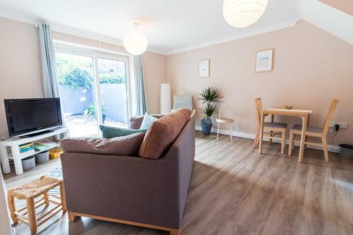 Cosy Brixham apartment with garden close to Town, Brixham, Devon