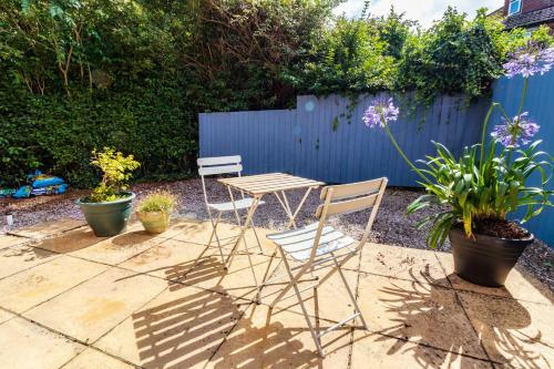 Cosy Brixham apartment with garden close to Town