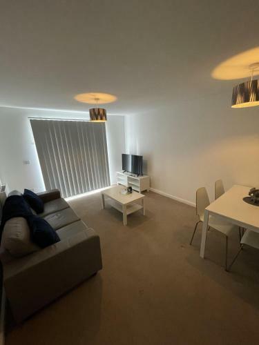 Modern 2-Bed Apartment in the heart of Salford Quays