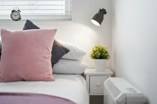 The Boutique Hideaway in Leamington Sleeps 5