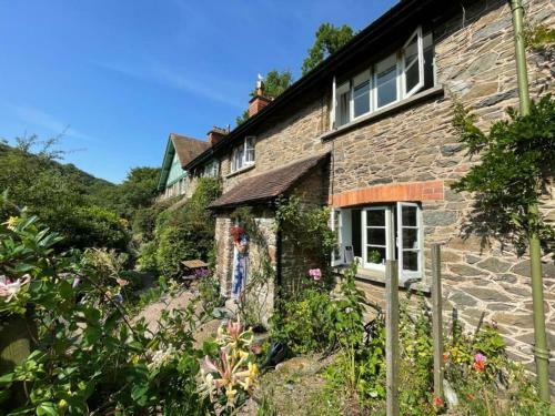 Cosy Cottage in Lynbridge near Lynton UK, Lynton, Devon