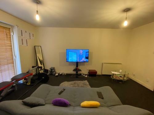 2 Bed Apartment with office