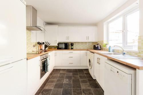 Notting Hoole - walking distance to Chester train station and the city centre